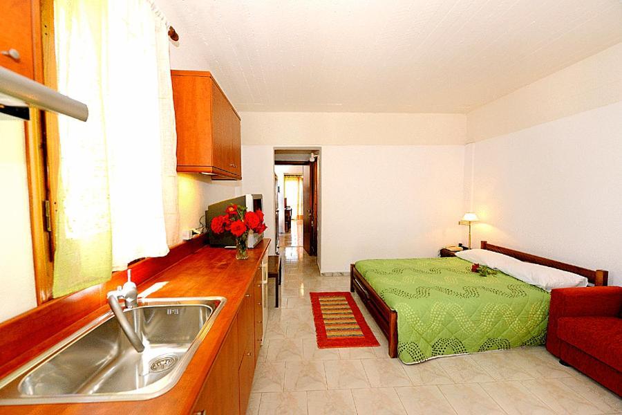 Chronis Rooms & Apartments Adamantas  Pokój zdjęcie